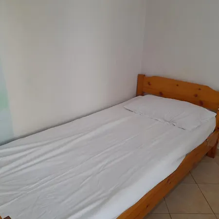 Hostel 18 *