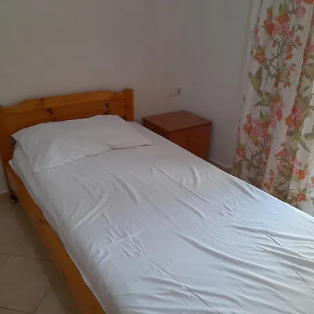 18 Hostel *